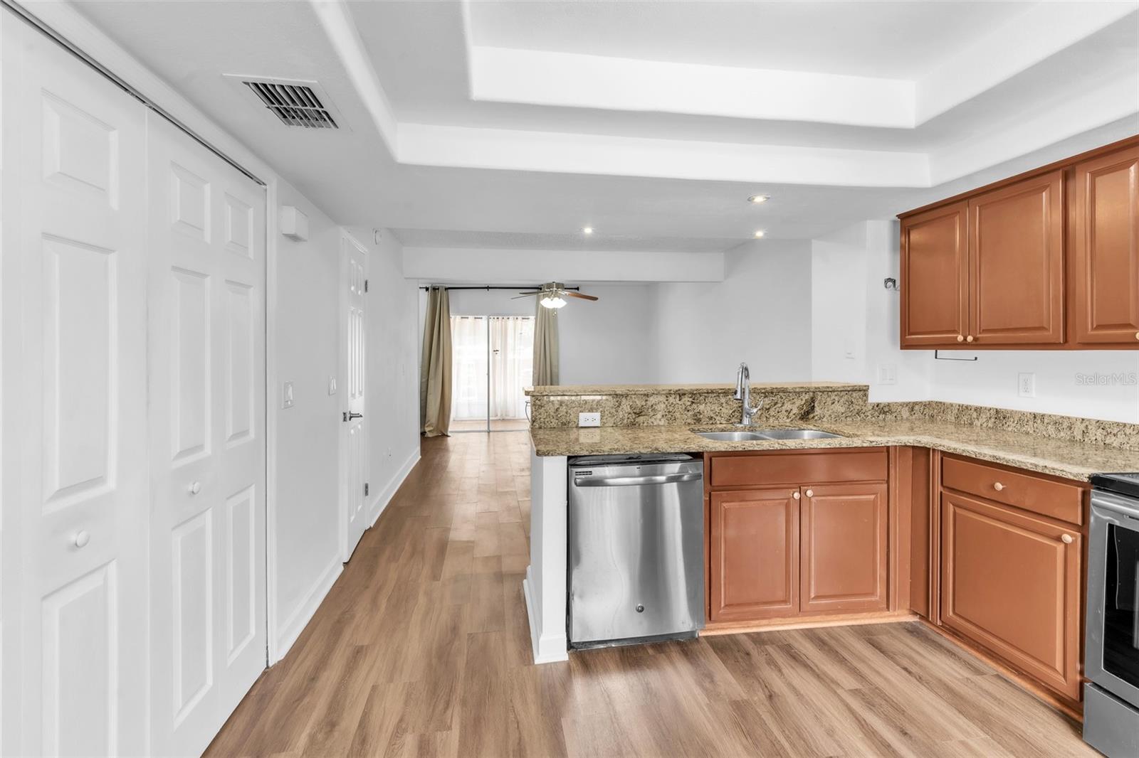 Listing photo id 5 for 3303 Brigadoon Drive