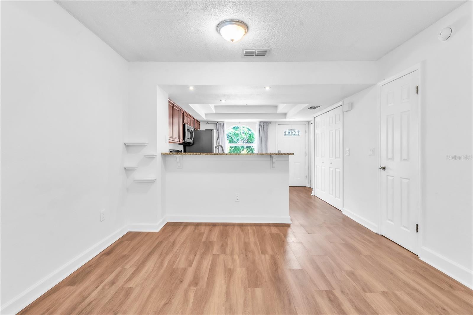 Listing photo id 7 for 3303 Brigadoon Drive