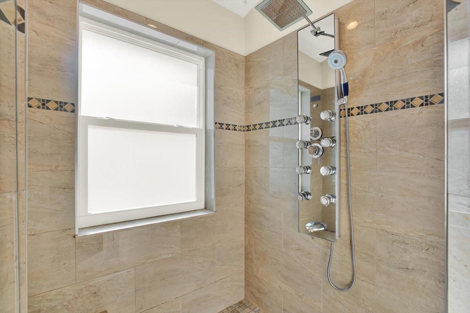 Listing photo id 17 for 5797 147th Avenue N