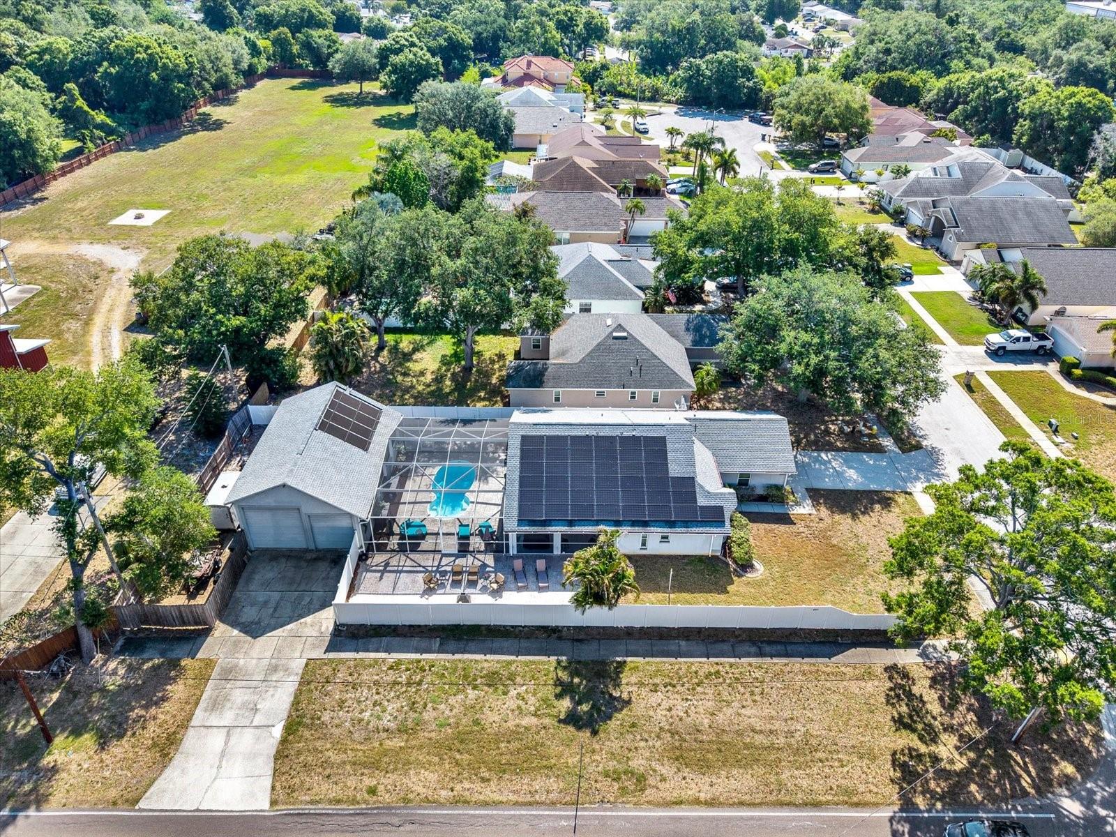 Listing photo id 2 for 5797 147th Avenue N