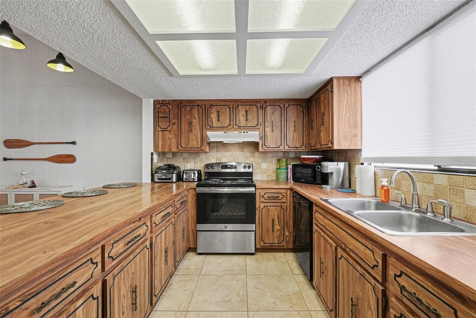 Image 13 of 27 For 9990 Eagles Point Circle 4