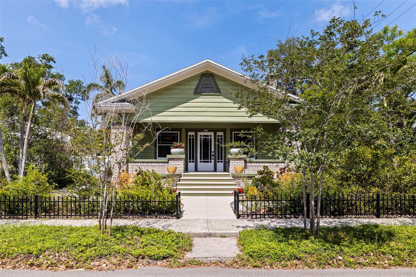 Details for 1260 10th Street N, ST PETERSBURG, FL 33705