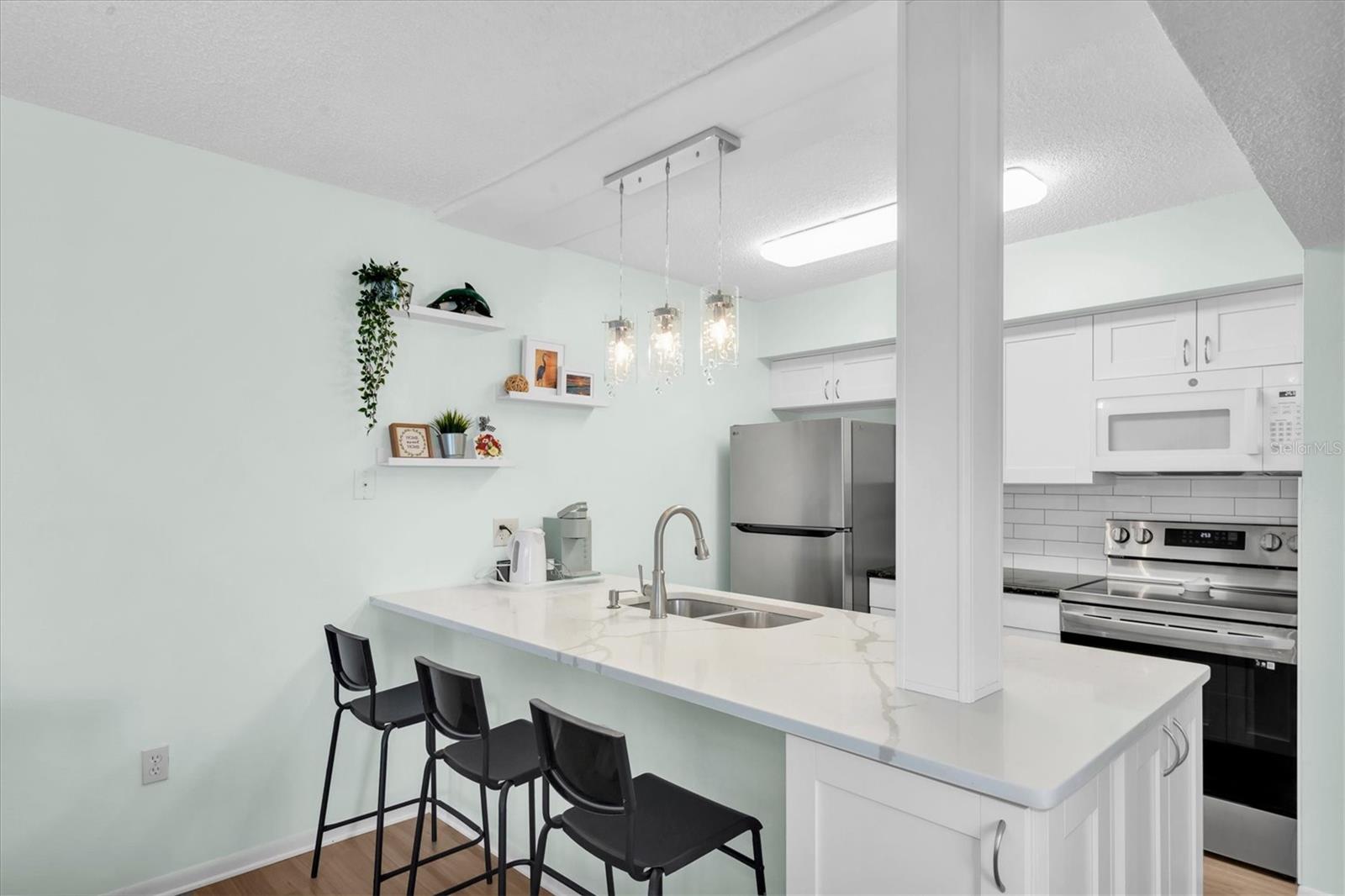 Listing photo id 8 for 247 Rex Place H