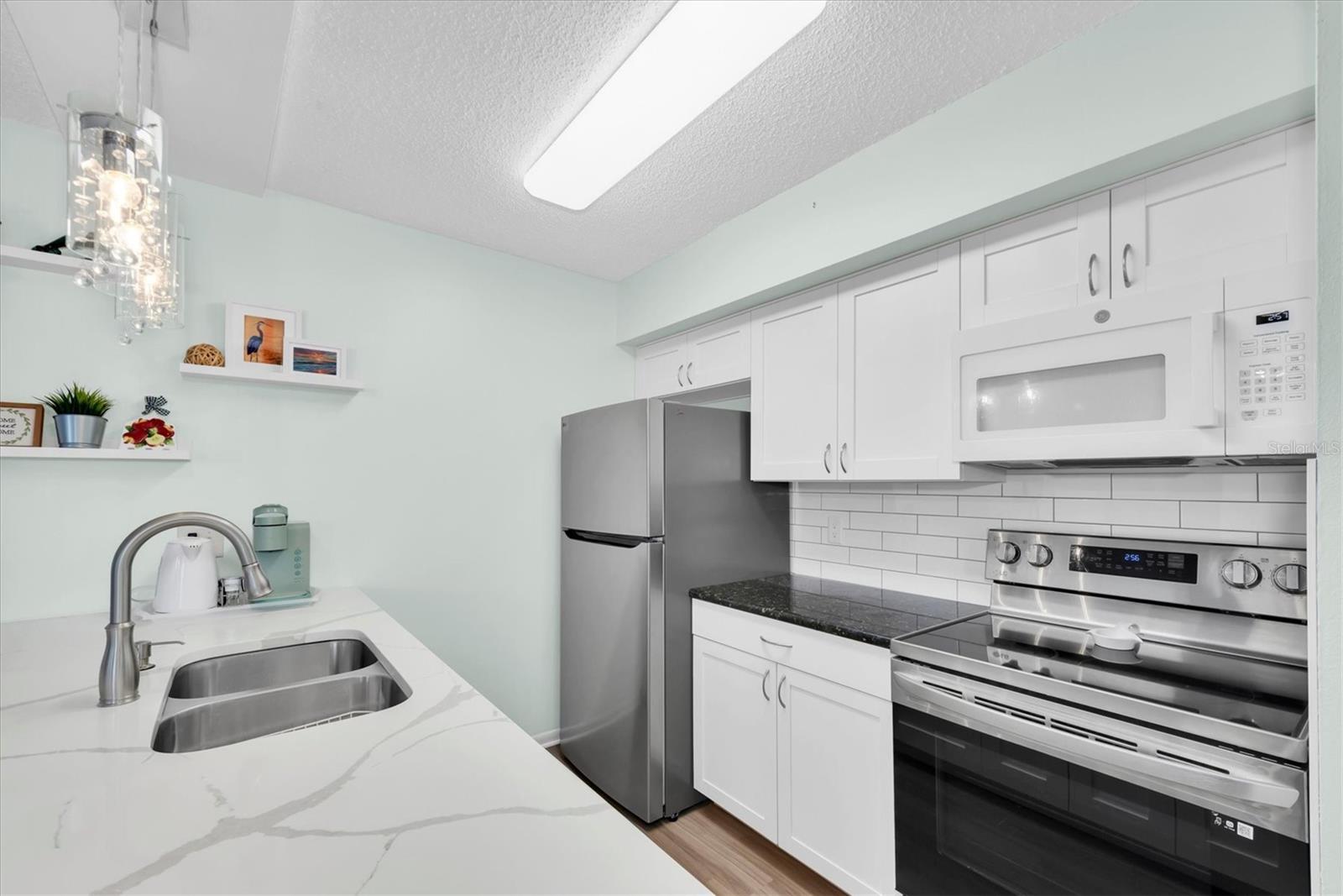 Listing photo id 10 for 247 Rex Place H