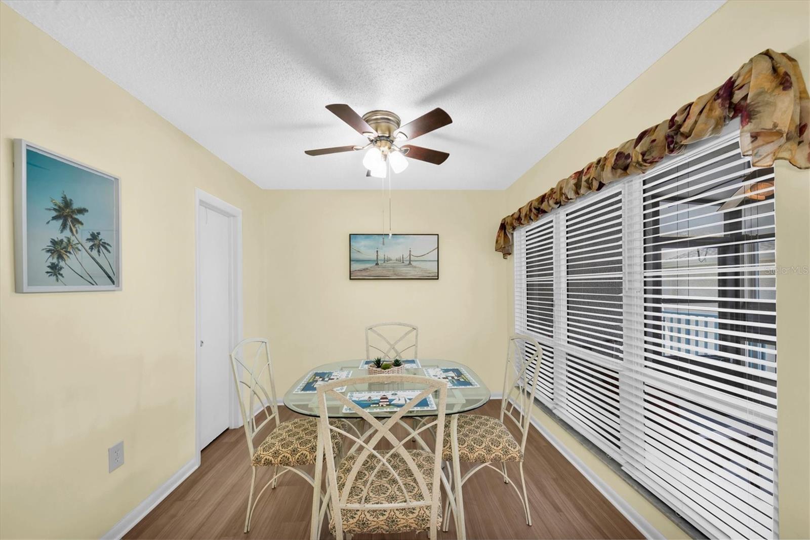 Listing photo id 12 for 247 Rex Place H