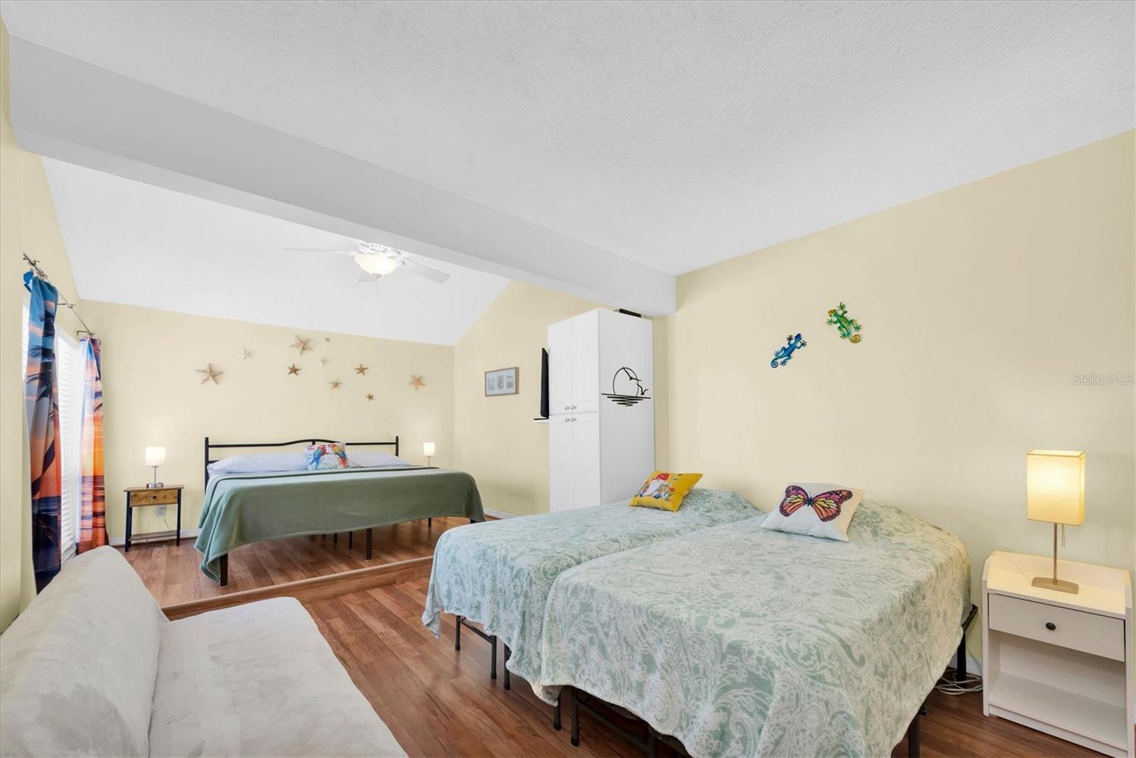 Listing photo id 15 for 247 Rex Place H
