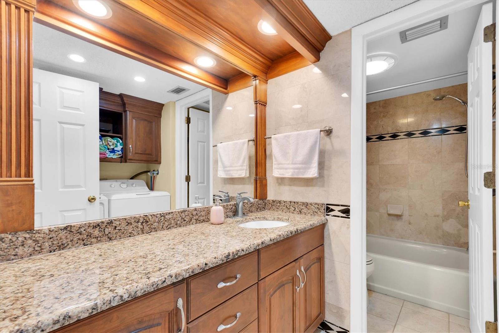 Listing photo id 20 for 247 Rex Place H