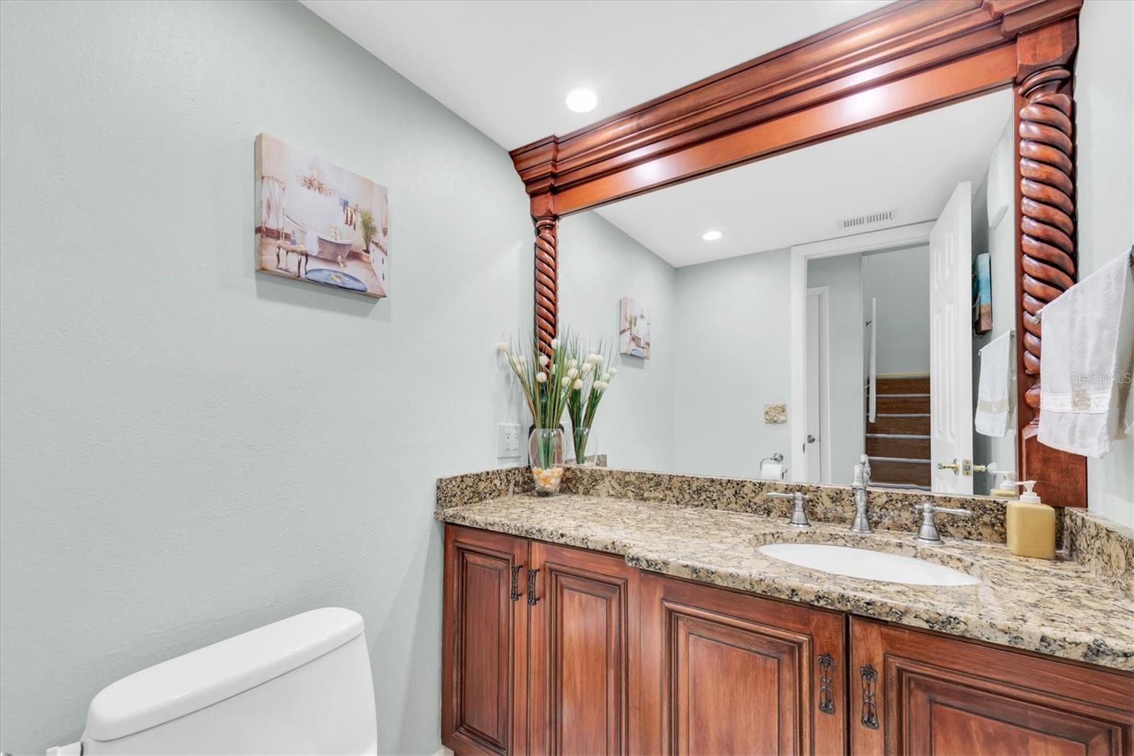 Listing photo id 21 for 247 Rex Place H