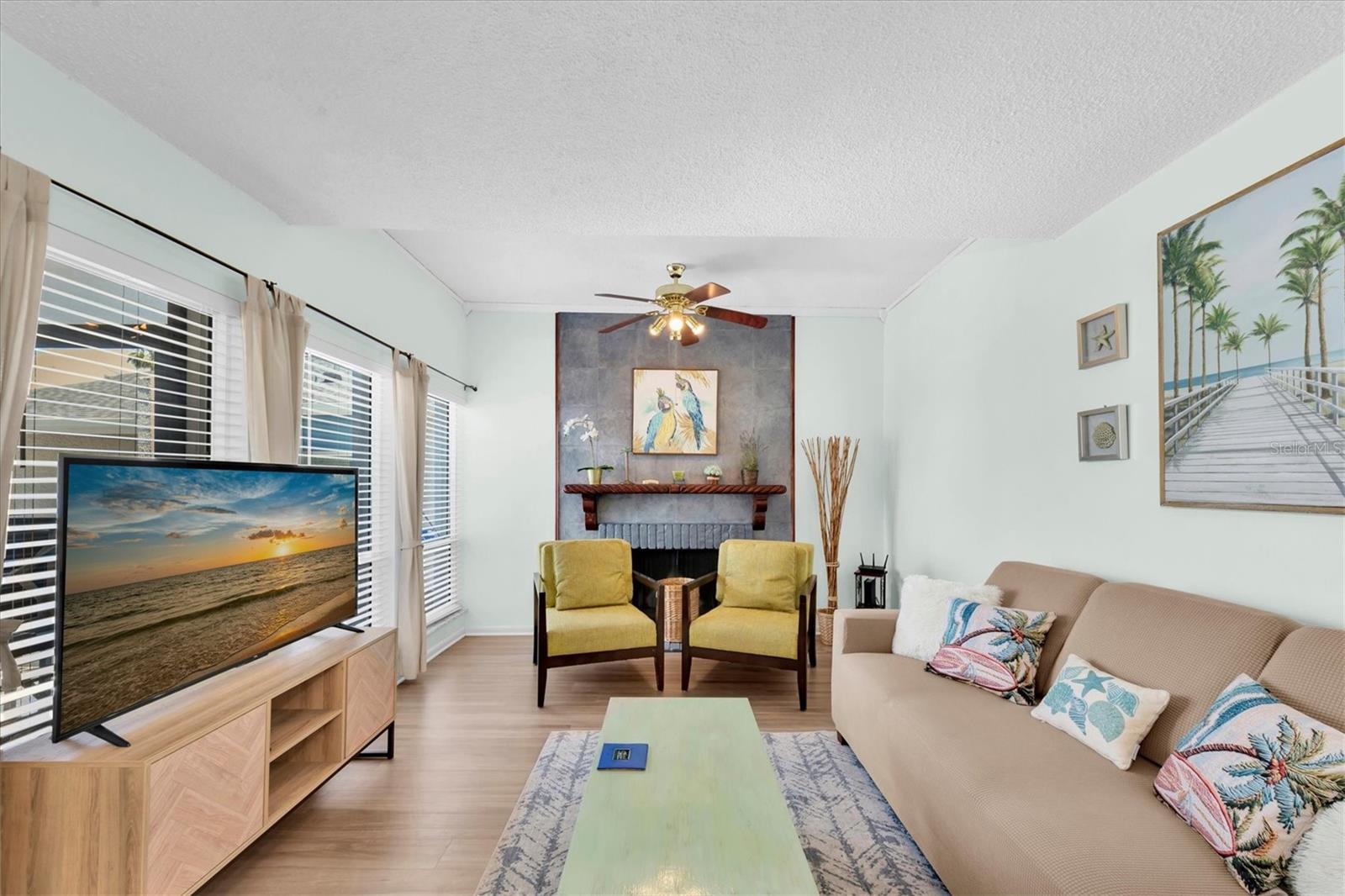 Listing photo id 3 for 247 Rex Place H