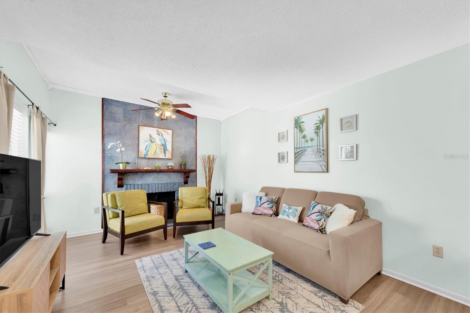 Listing photo id 4 for 247 Rex Place H