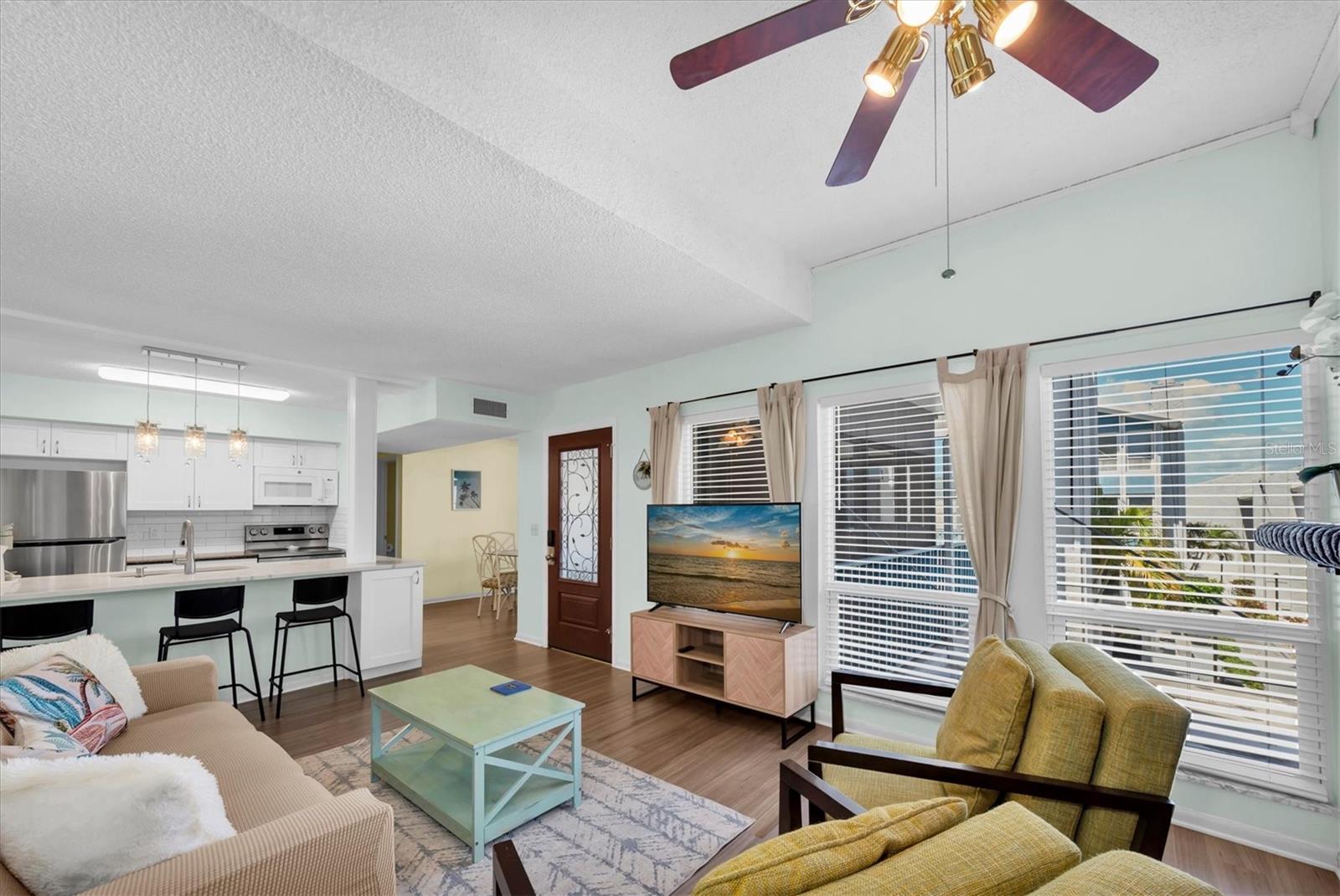 Listing photo id 5 for 247 Rex Place H