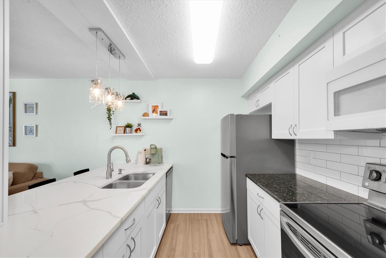 Listing photo id 7 for 247 Rex Place H