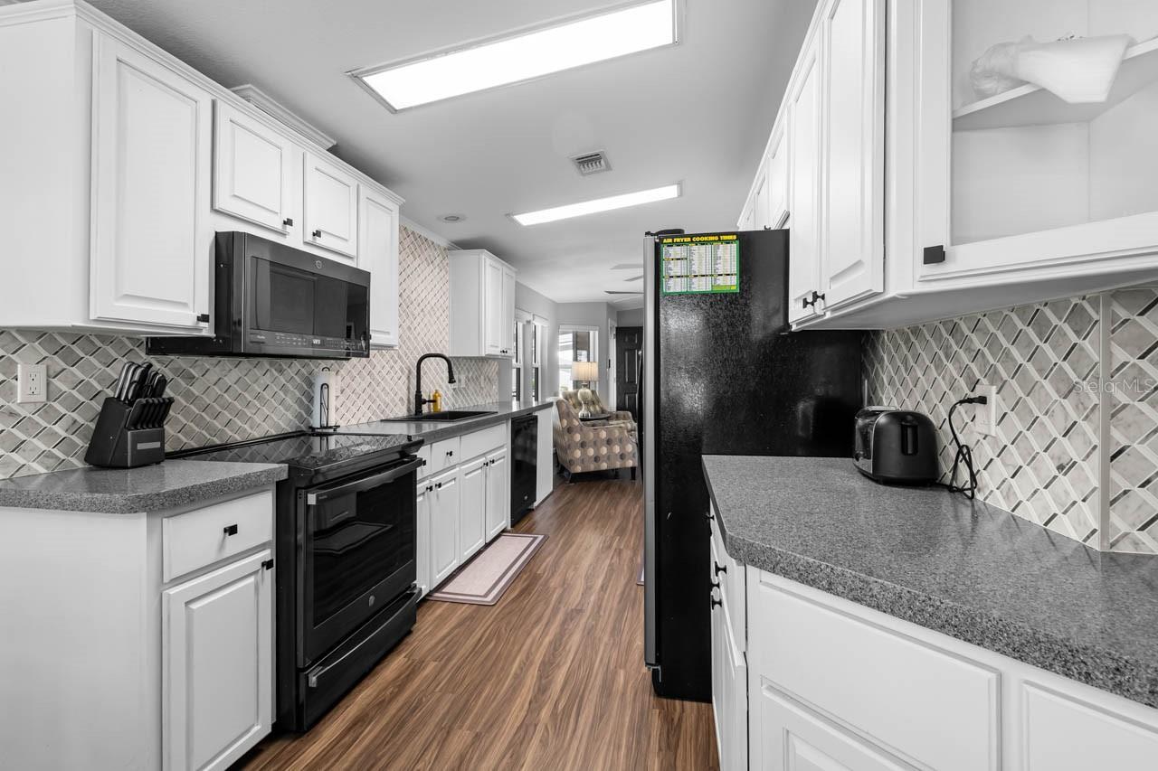 Image 12 of 43 For 164 Saint Thomas Circle