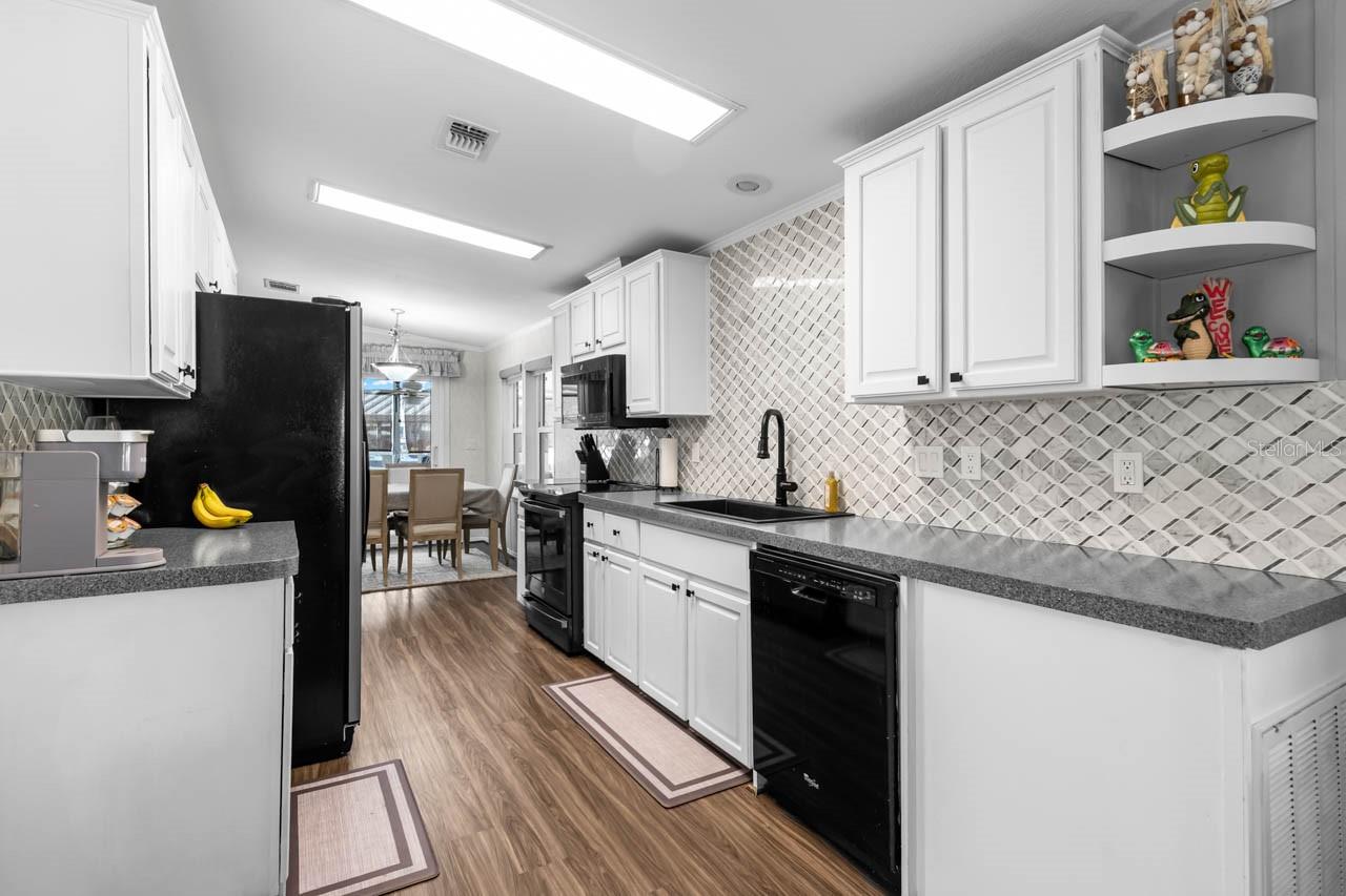 Image 9 of 43 For 164 Saint Thomas Circle
