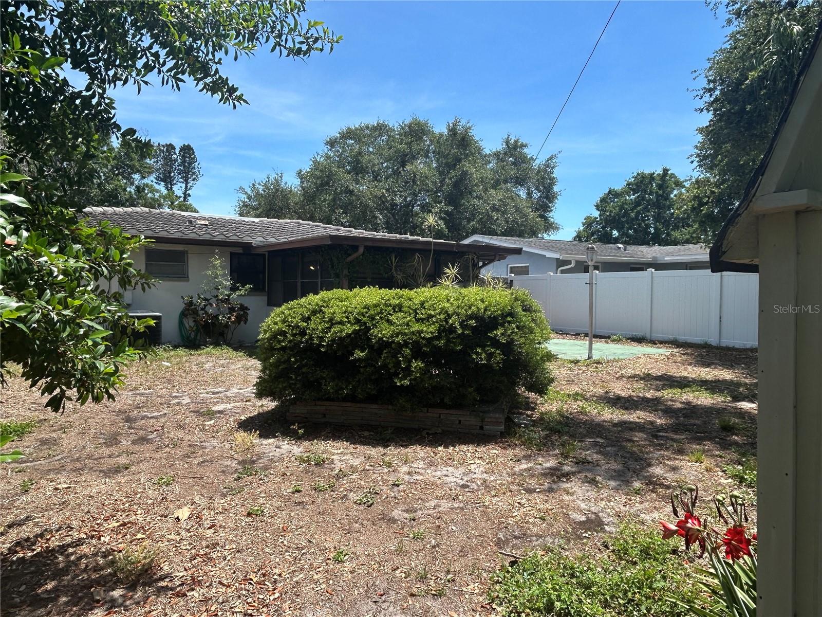 Image 23 of 31 For 10463 Valencia Road