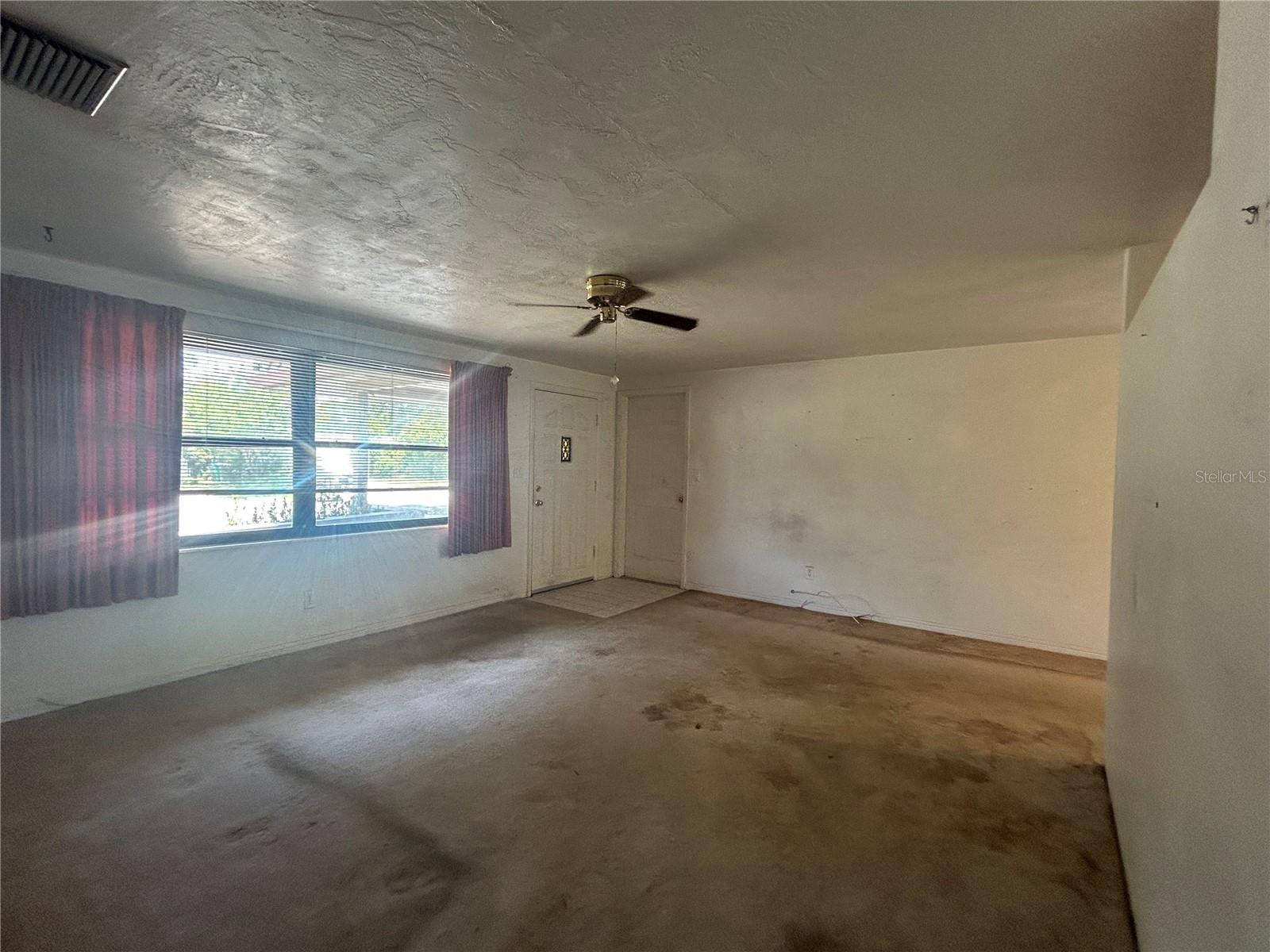 Image 4 of 31 For 10463 Valencia Road