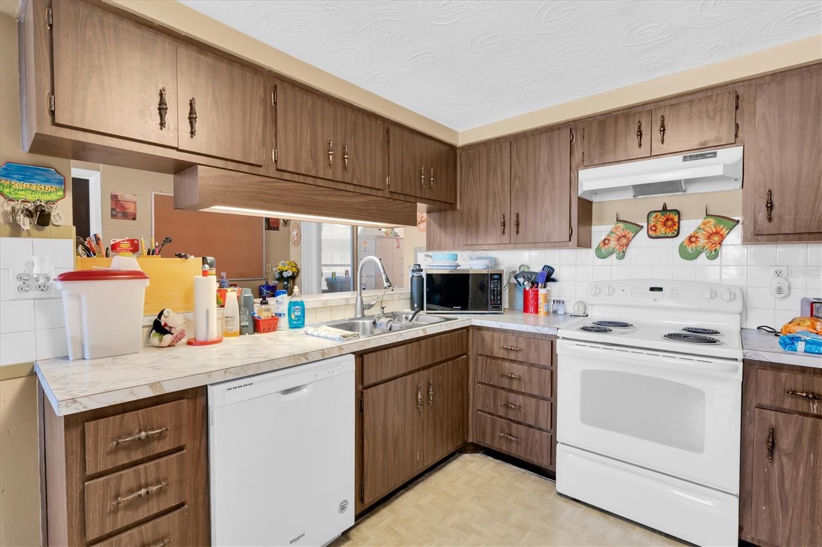 Image 8 of 28 For 3352 Seffner Drive