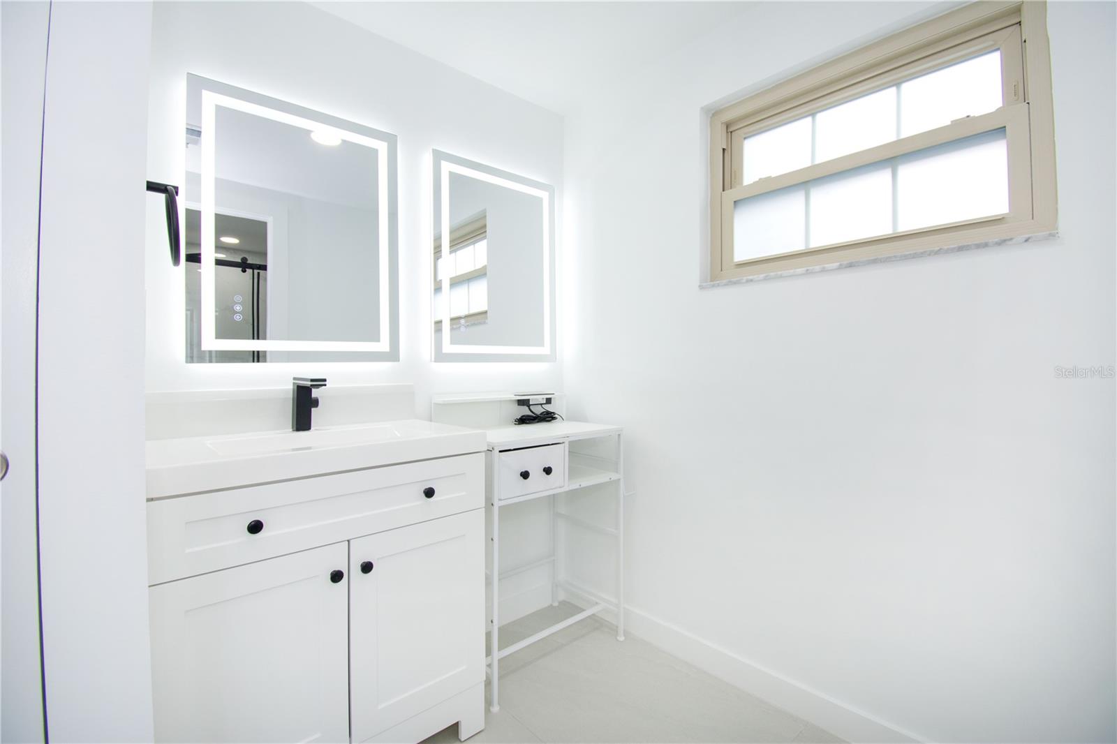 Image 12 of 30 For 9409 Lonsdale Court