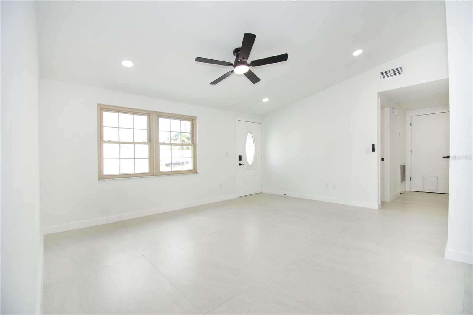 Image 21 of 30 For 9409 Lonsdale Court