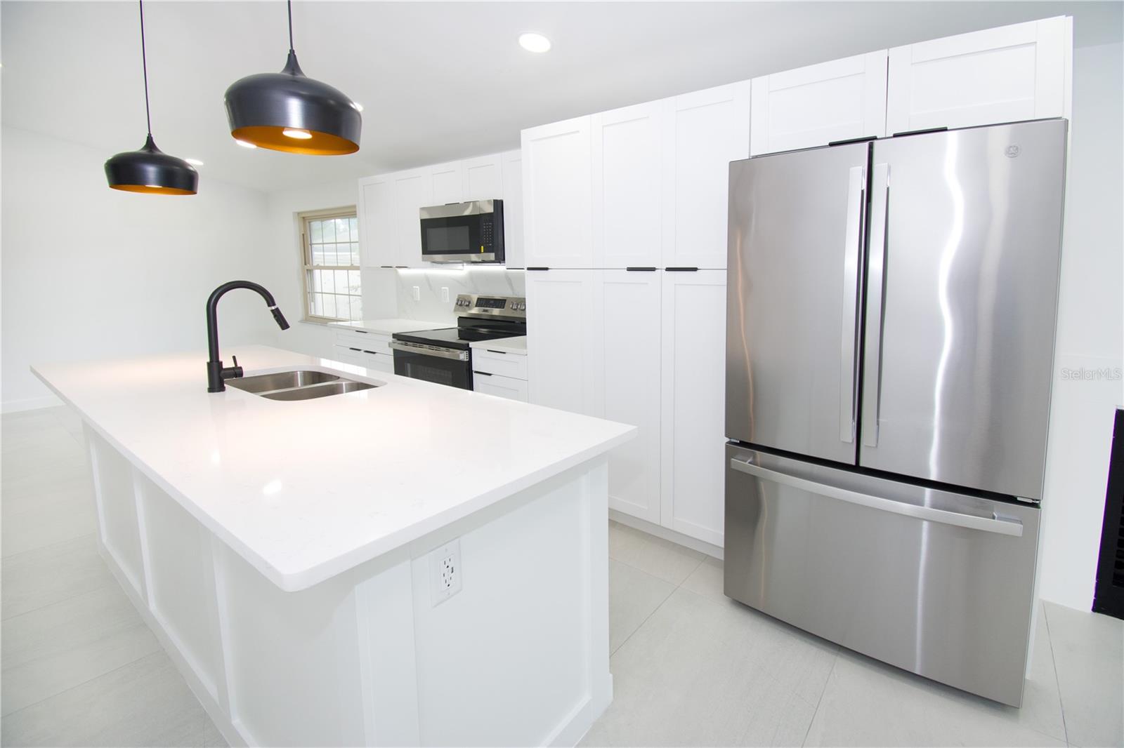 Image 6 of 30 For 9409 Lonsdale Court