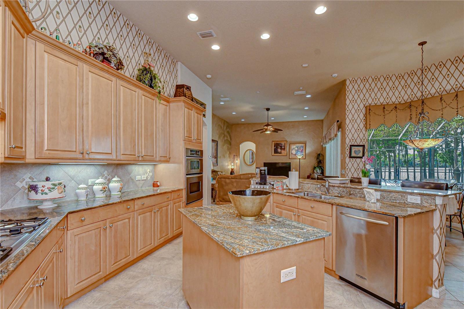 Listing photo id 10 for 20915 Lake Vienna Drive