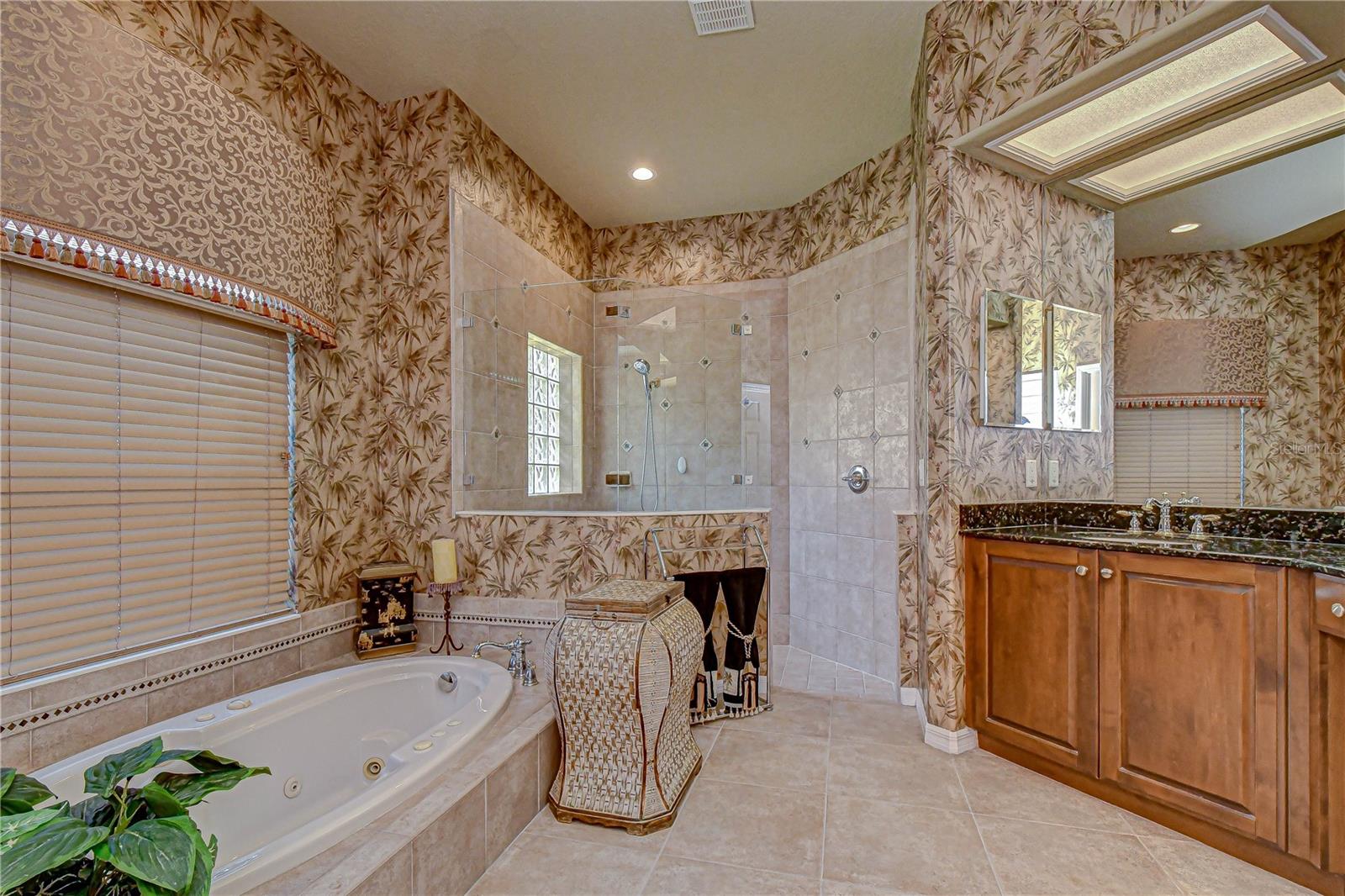 Listing photo id 17 for 20915 Lake Vienna Drive