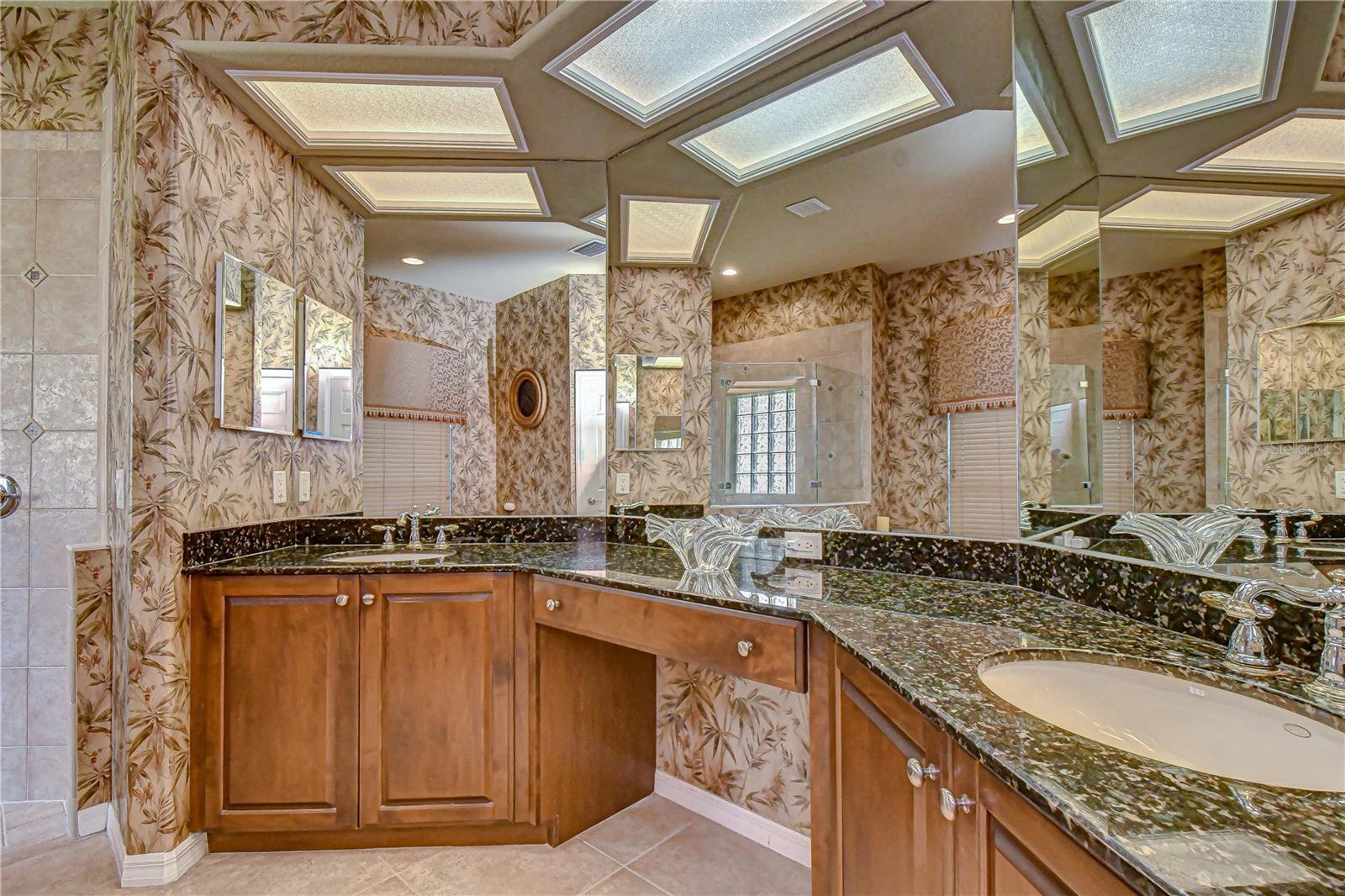 Listing photo id 18 for 20915 Lake Vienna Drive