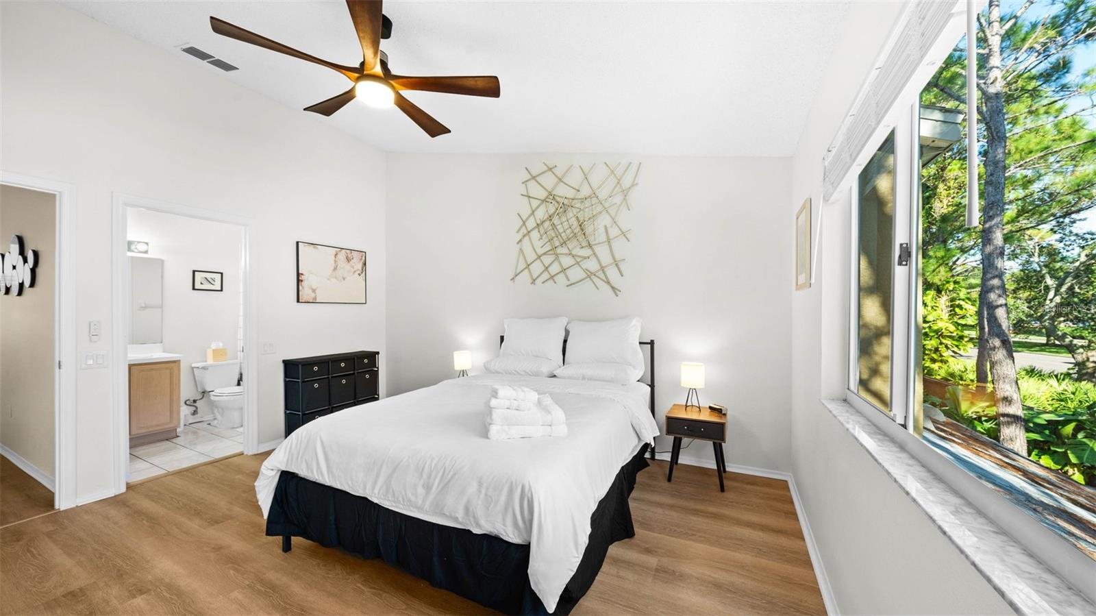 Image 18 of 21 For 12444 Berkeley Square Drive