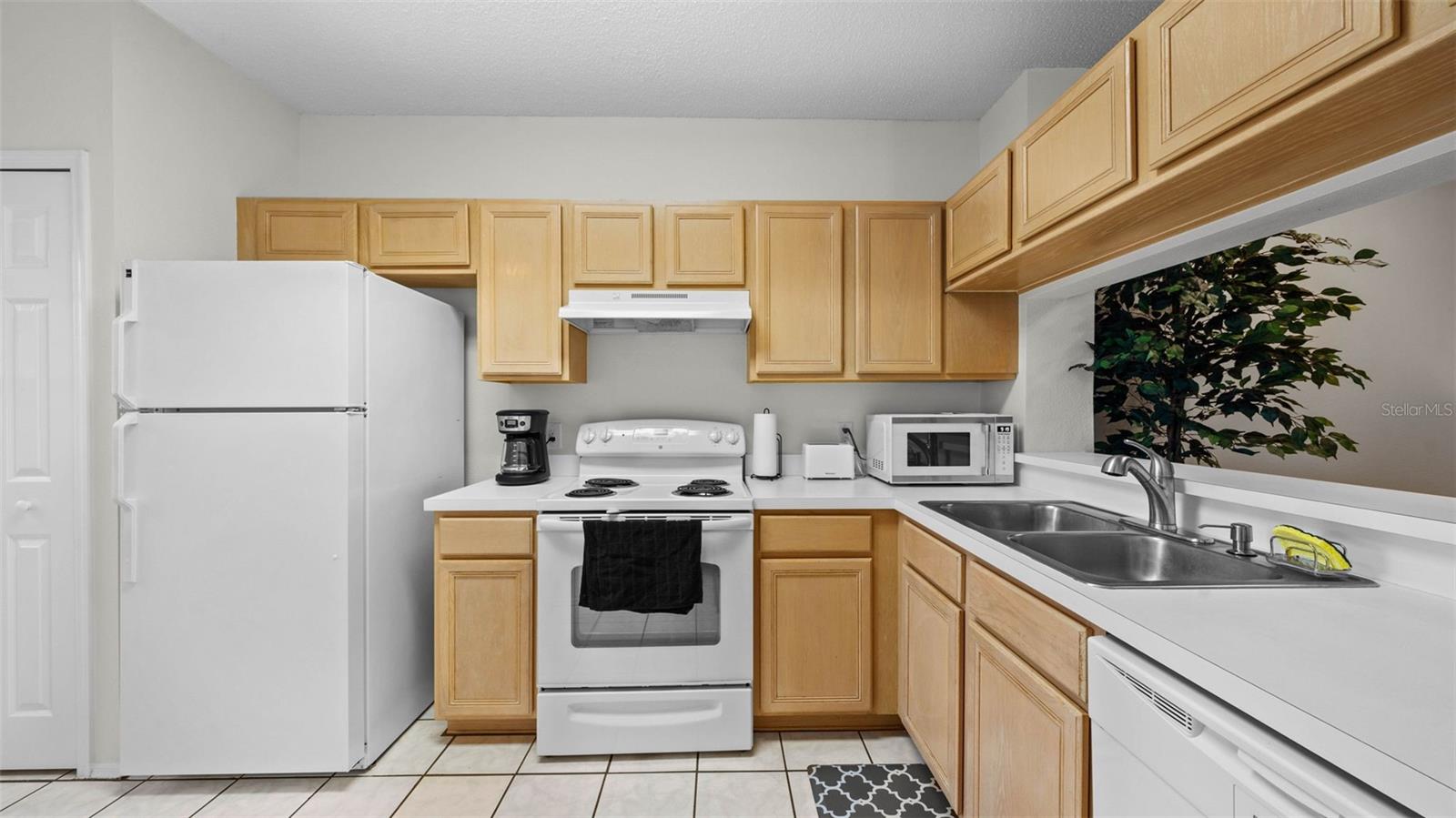 Image 8 of 21 For 12444 Berkeley Square Drive