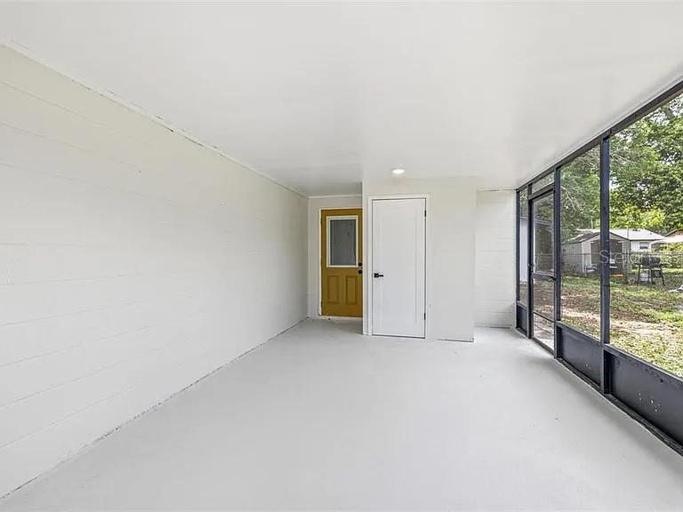Image 11 of 12 For 39252 Heights Avenue