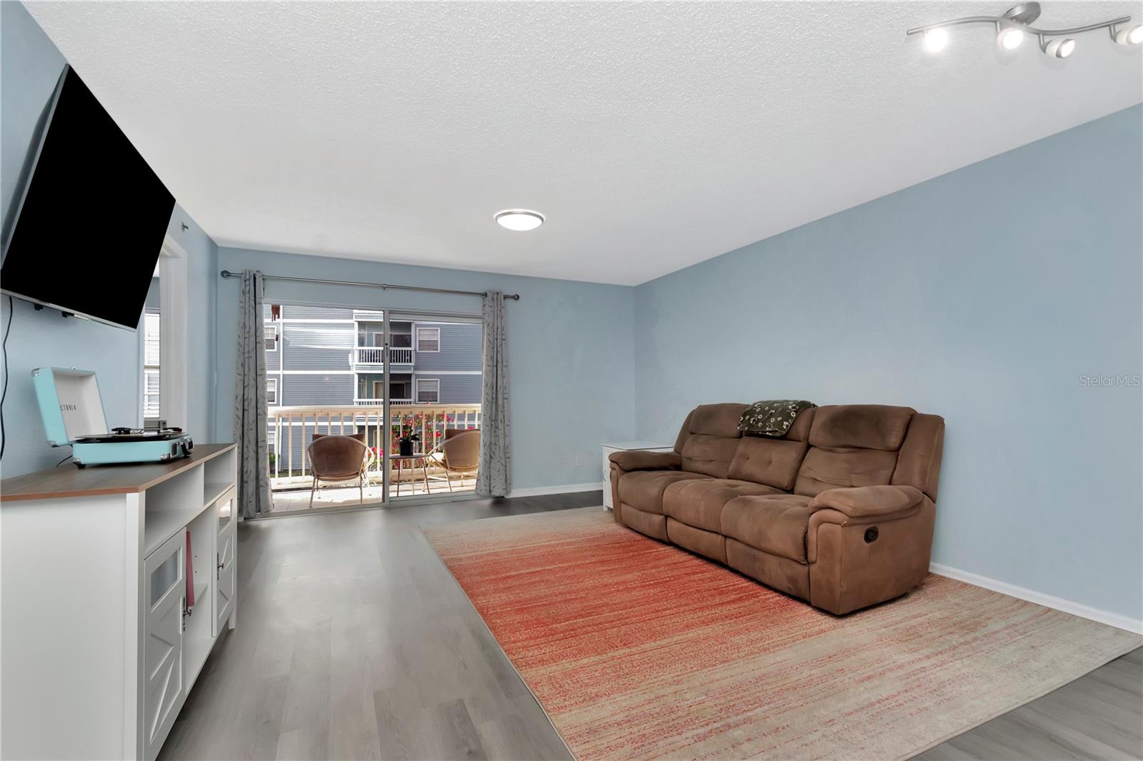 Image 6 of 29 For 6817 Stones Throw Circle N 17203