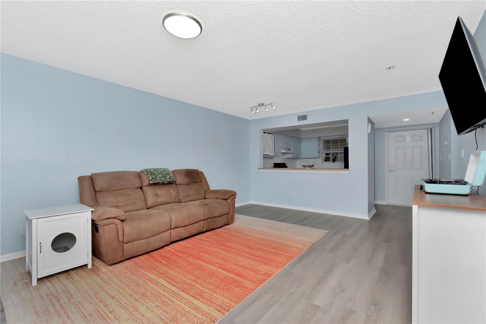 Image 8 of 29 For 6817 Stones Throw Circle N 17203