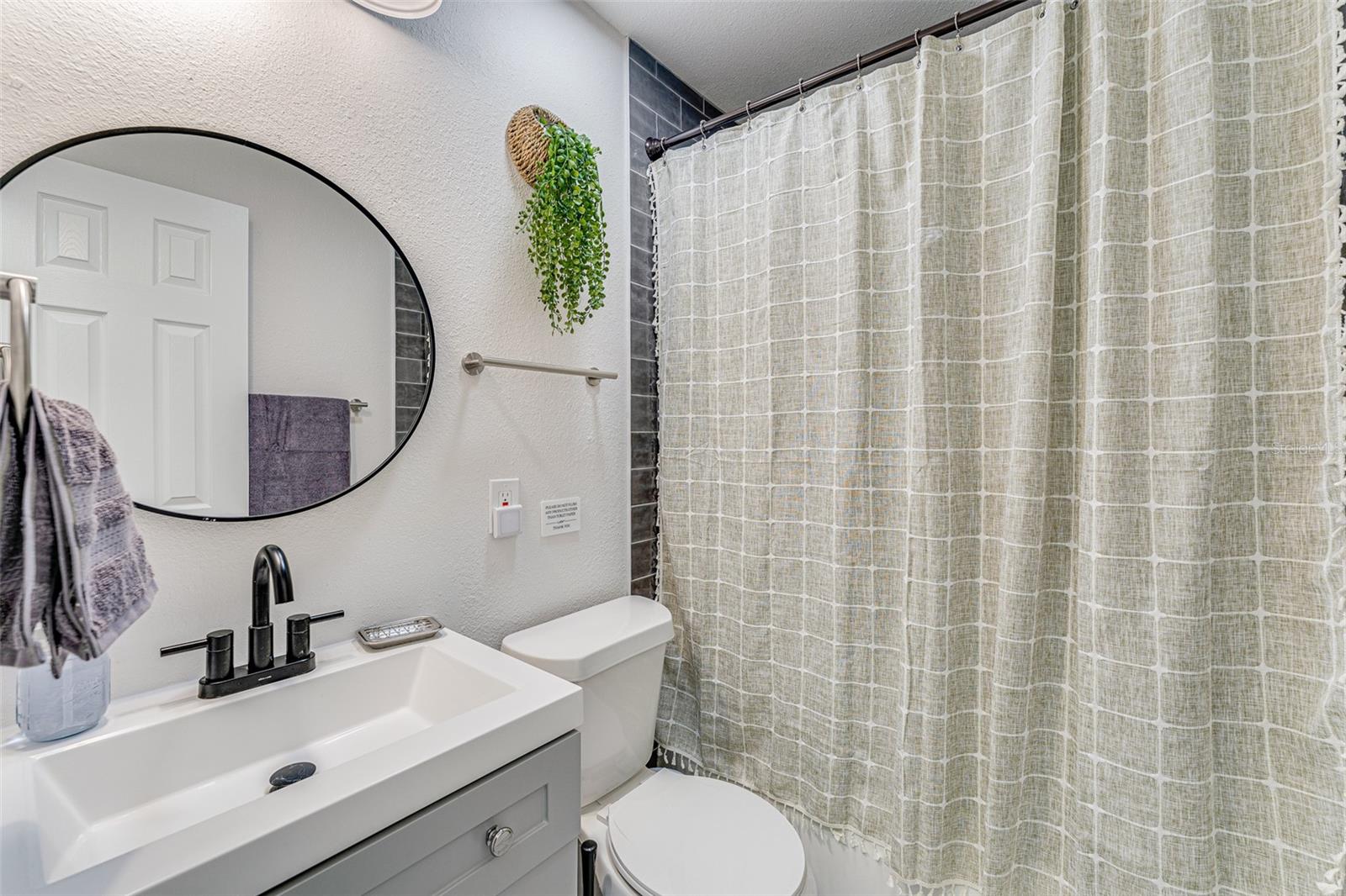 Image 21 of 97 For 4651 22nd Avenue N