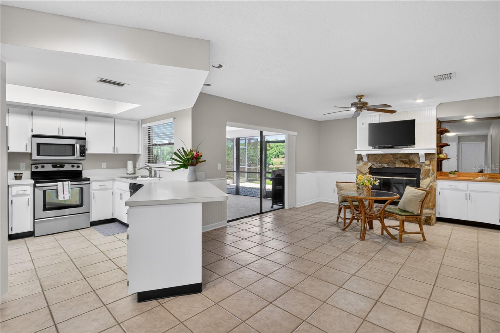 Image 17 of 52 For 23311 Dover Drive