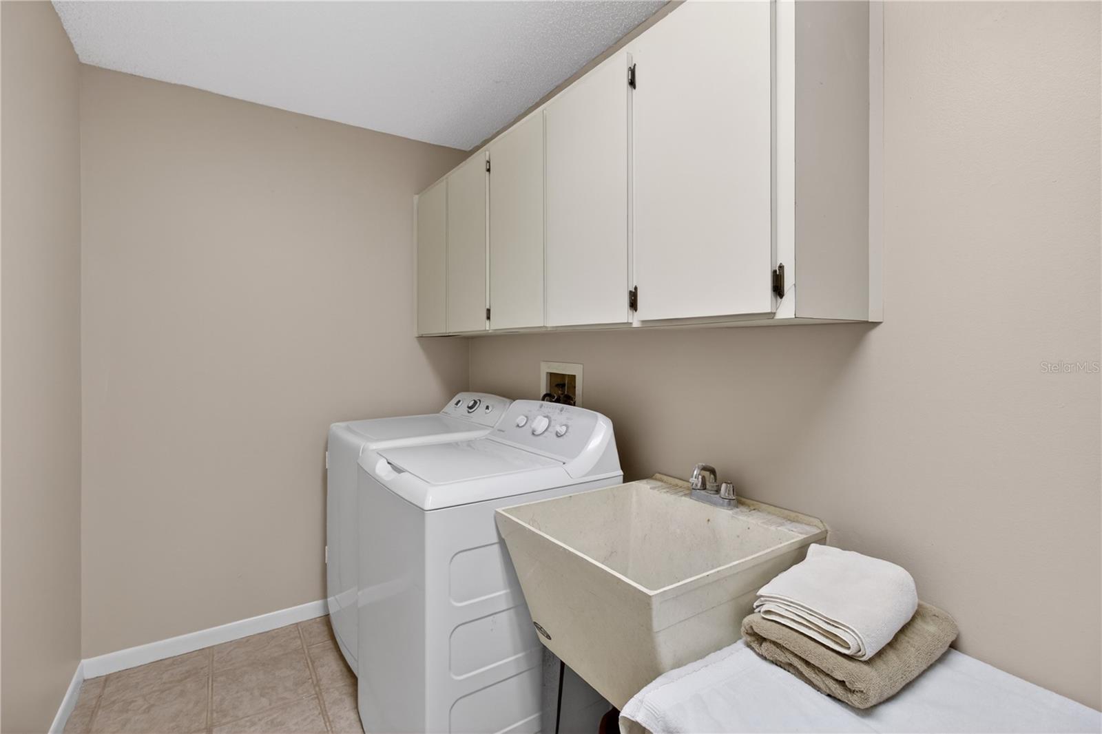 Image 36 of 52 For 23311 Dover Drive