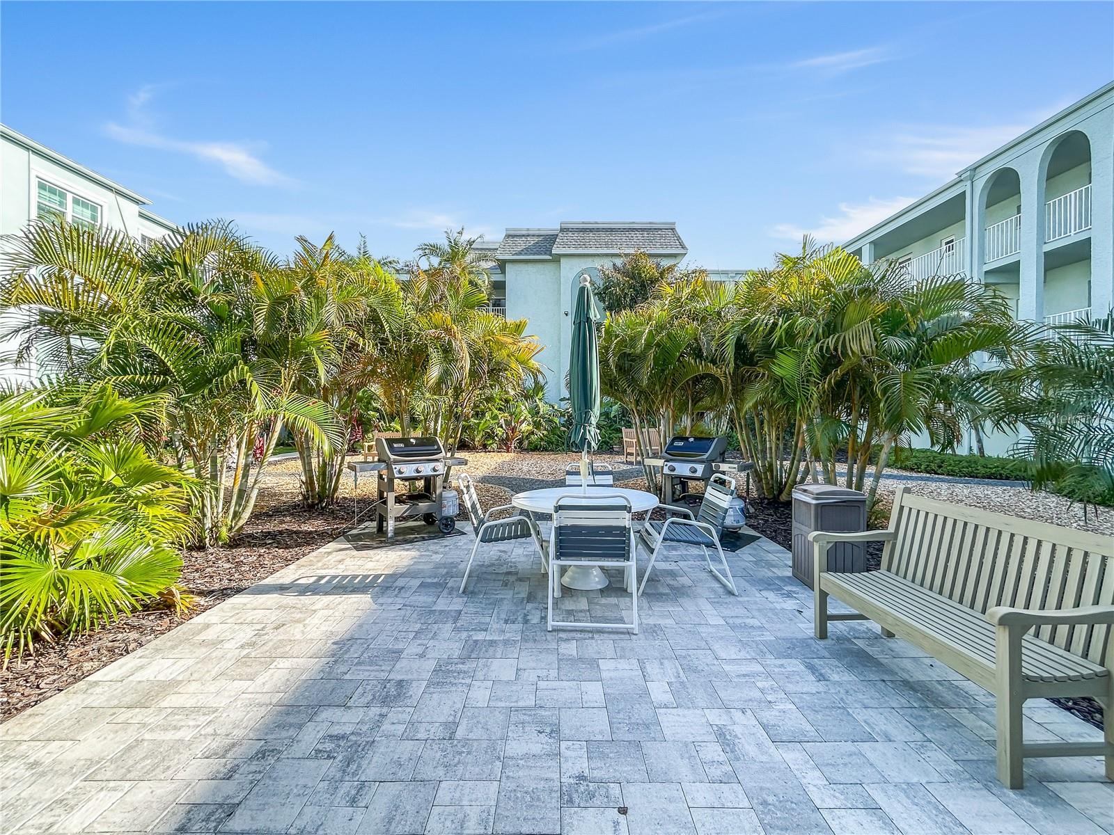 Image 11 of 21 For 1706 Belleair Forest Drive 252