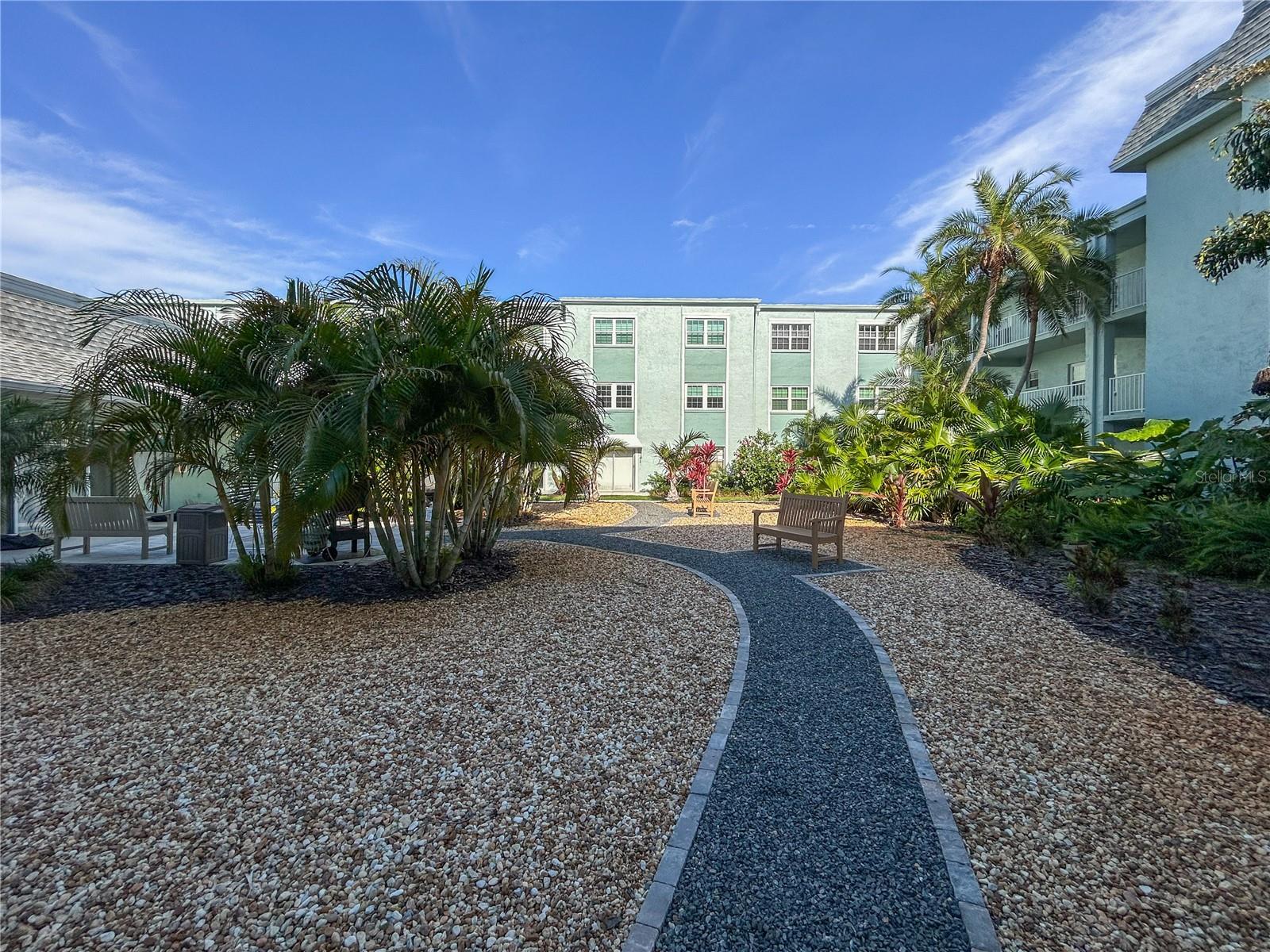 Image 12 of 21 For 1706 Belleair Forest Drive 252