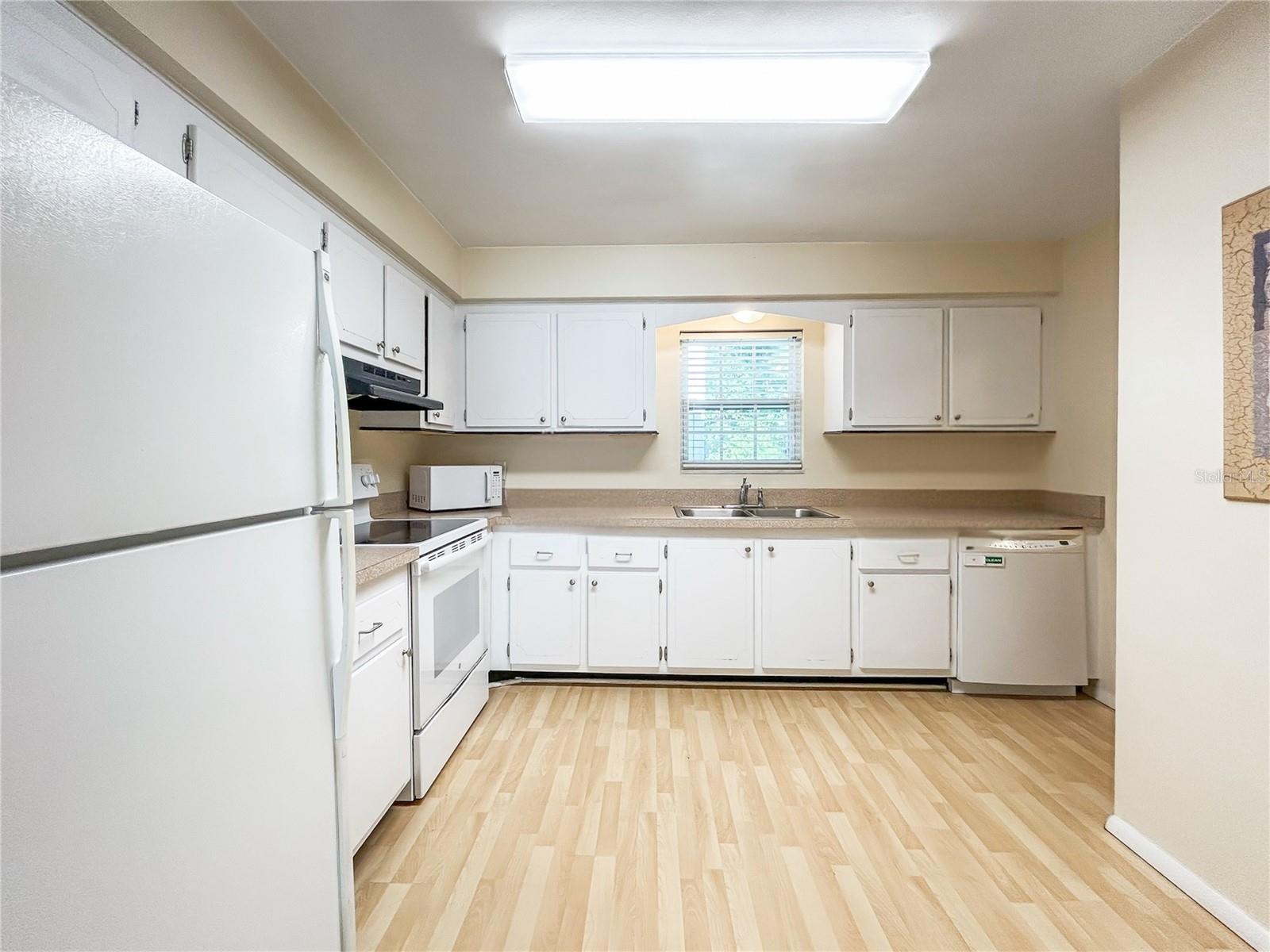 Image 21 of 21 For 1706 Belleair Forest Drive 252