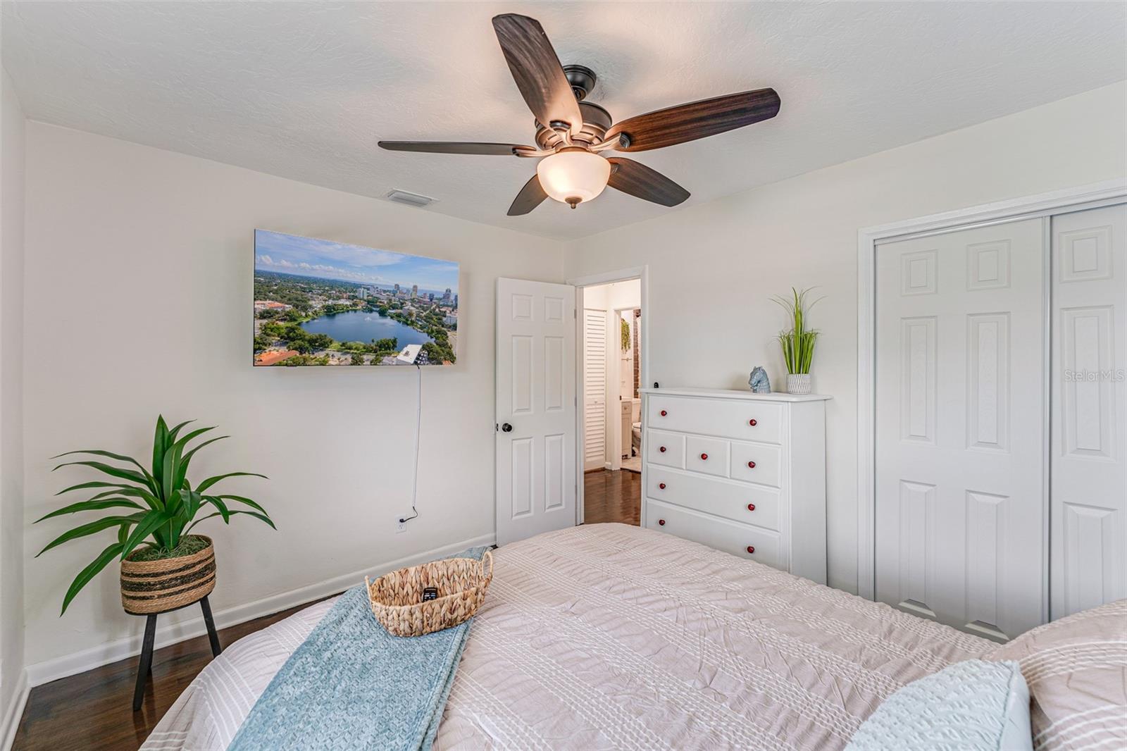 Image 11 of 97 For 4651 22nd Avenue N