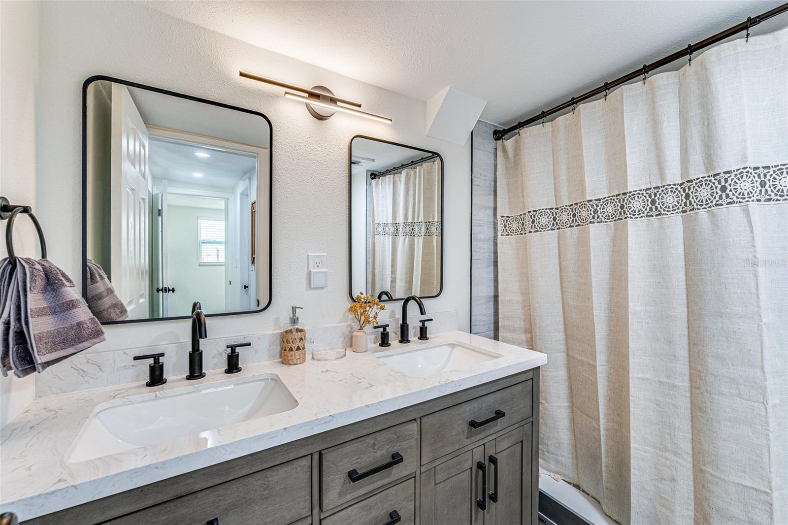 Image 23 of 97 For 4651 22nd Avenue N