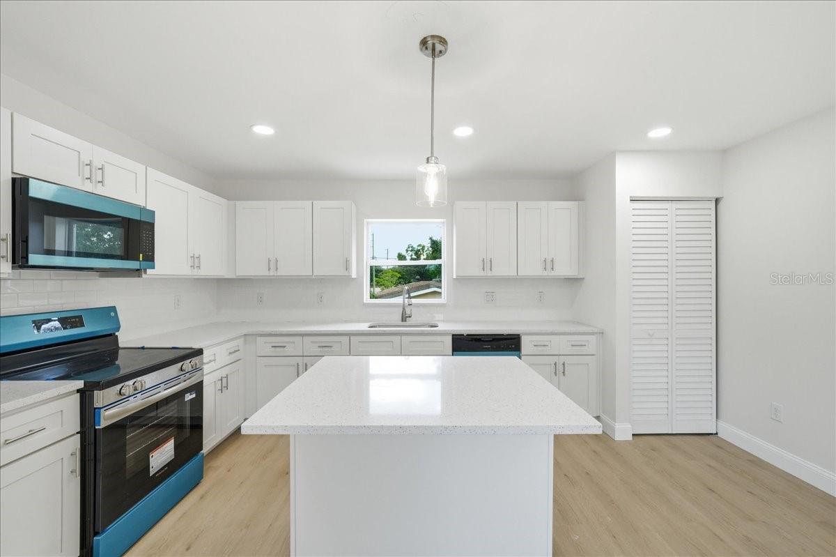 Image 42 of 97 For 4651 22nd Avenue N
