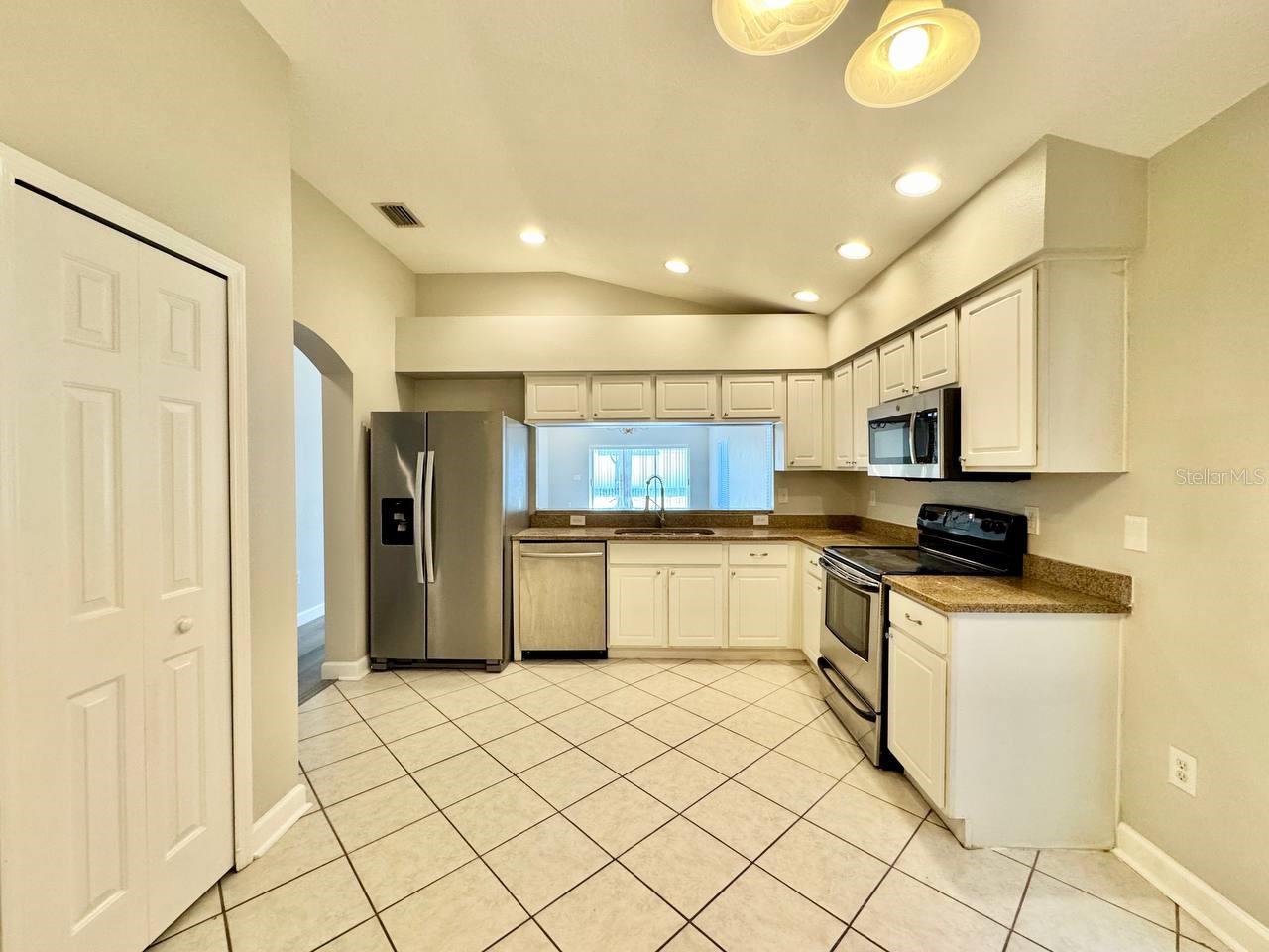 Image 15 of 43 For 18112 Canal Pointe Street