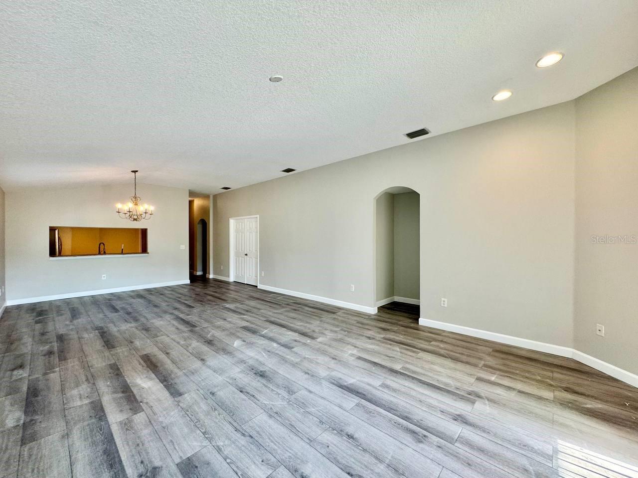 Image 9 of 43 For 18112 Canal Pointe Street