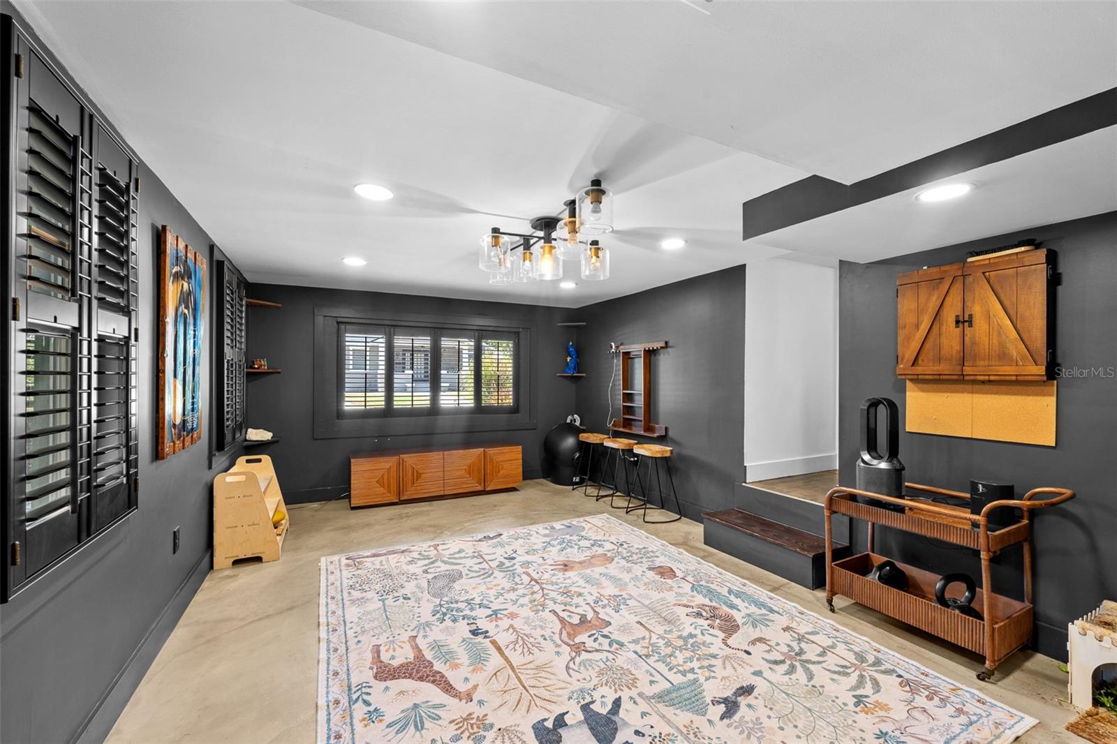 Image 15 of 38 For 3213 Barcelona Street