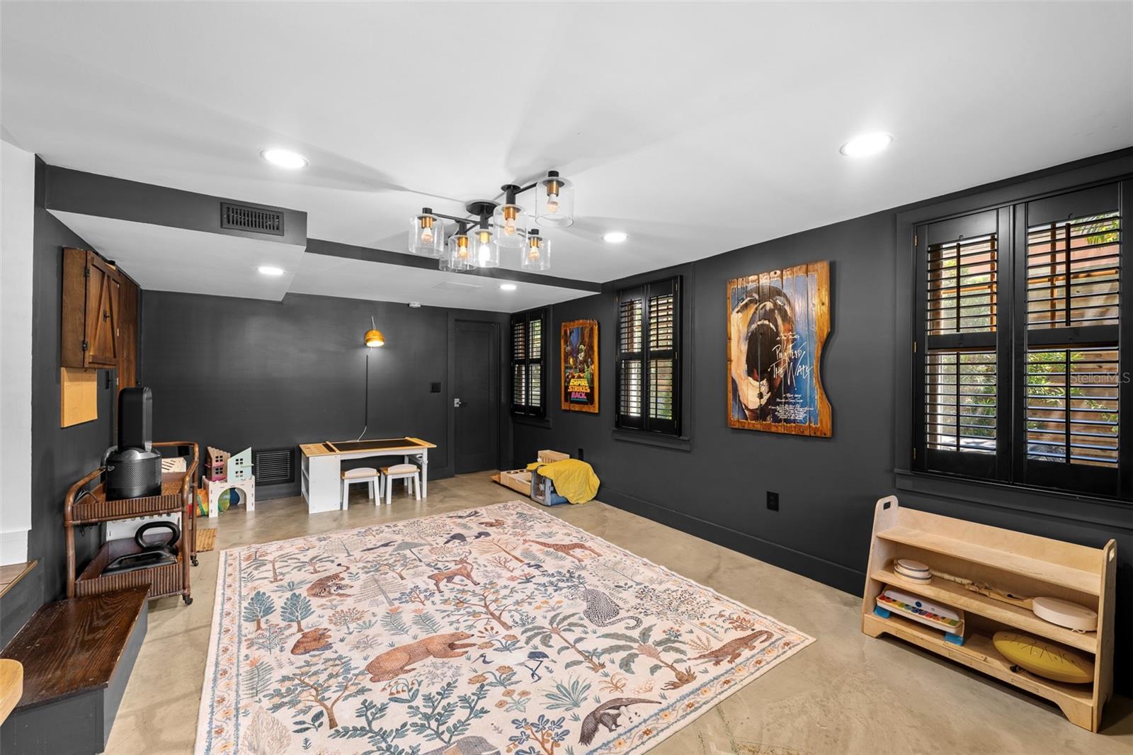 Image 16 of 38 For 3213 Barcelona Street