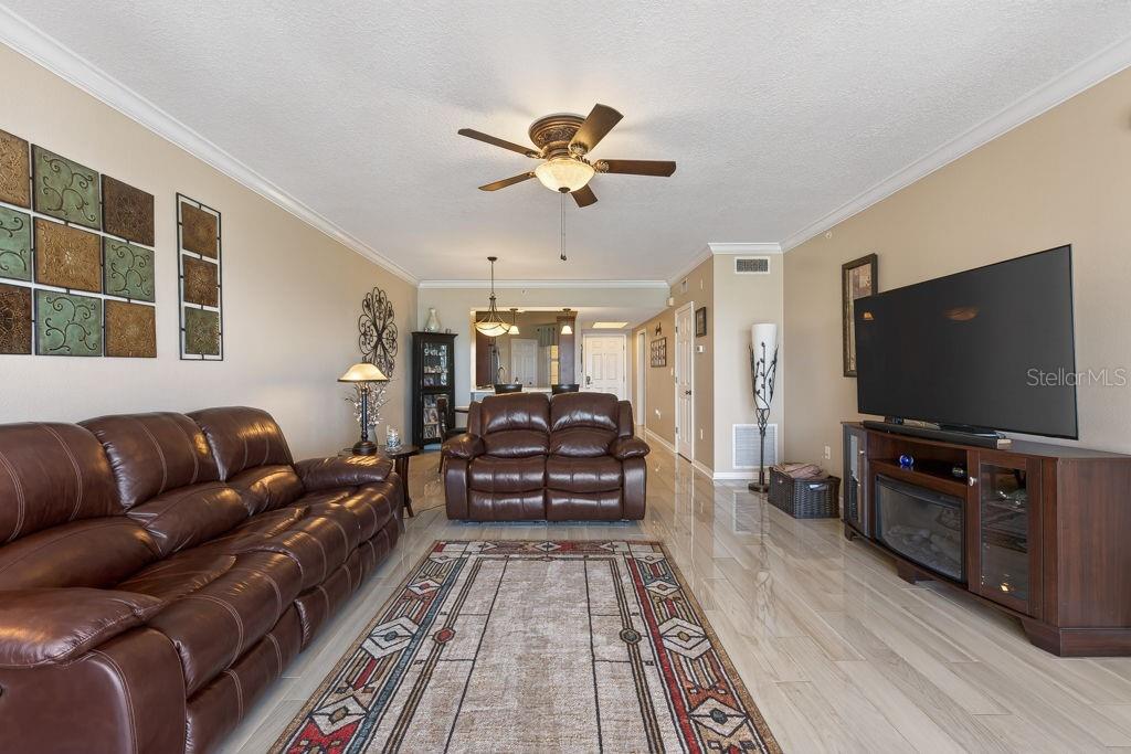 Image 13 of 75 For 16500 Gulf Boulevard 654