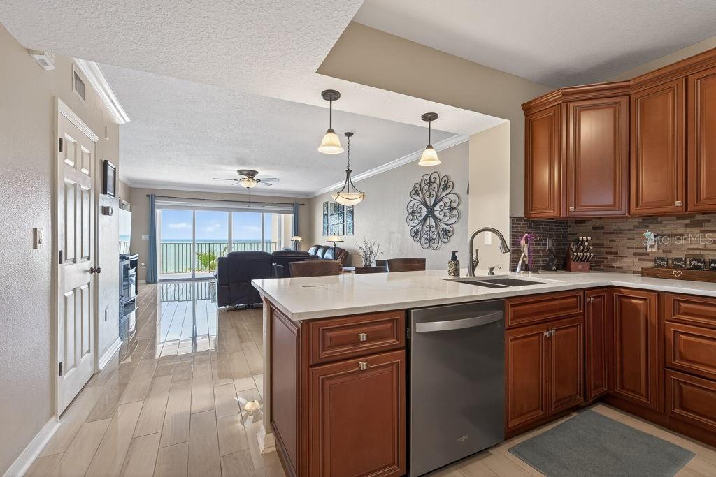 Image 15 of 75 For 16500 Gulf Boulevard 654