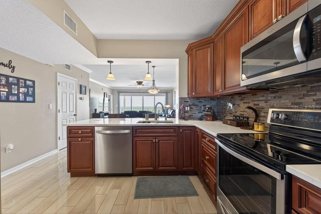 Image 21 of 75 For 16500 Gulf Boulevard 654