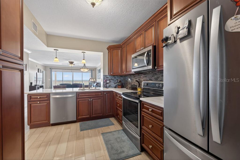 Image 22 of 75 For 16500 Gulf Boulevard 654