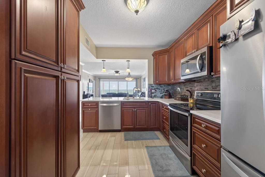Image 23 of 75 For 16500 Gulf Boulevard 654